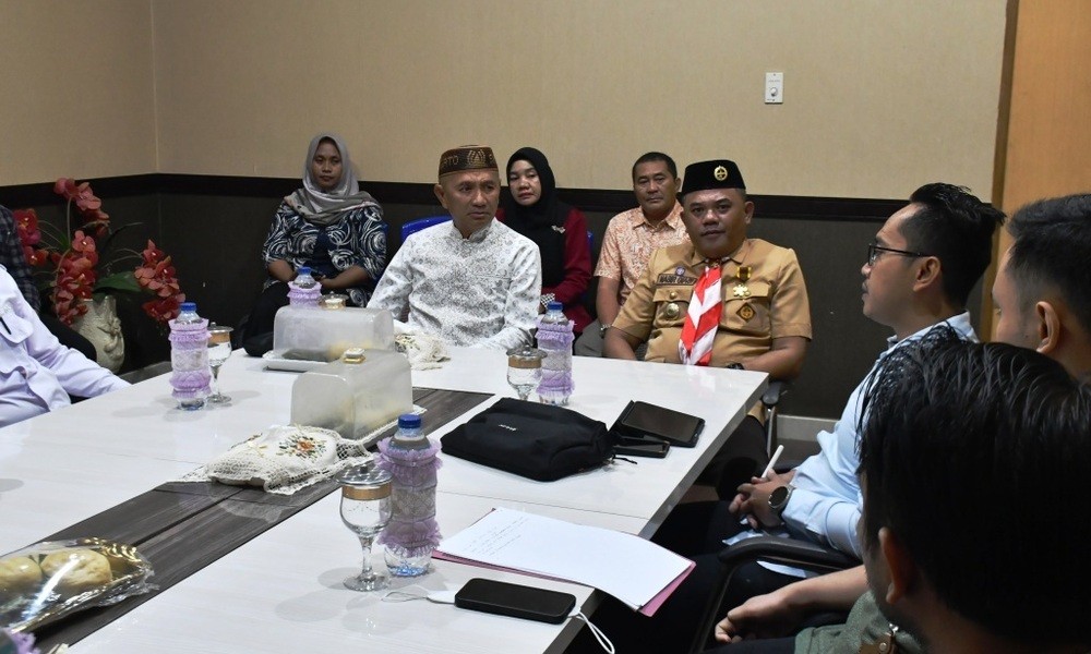 28 Rapat ekspose hasil penilaian pengadaan tanah untuk pembangunan bandara Pohuwato dihadiri langsung Bupati Pohuwato, Saipul A. Mbuinga, Ketua DPRD, Nasir Giasi, Sekda Iskandar Datau, tim appraisal, pimpinan OPD, Camat Randangan di meeting room kantor bupat
